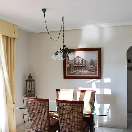 10 Minutes Walk From Puerto Banus Apartment *